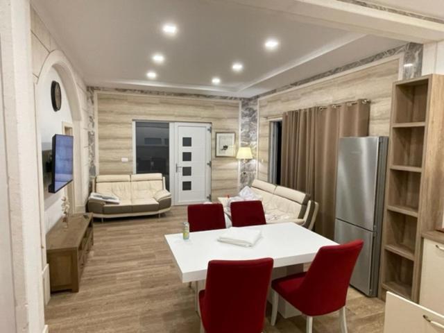 Villa Luce Mit Pool Макарска Экстерьер фото