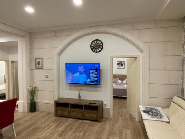 Villa Luce Mit Pool Макарска Экстерьер фото